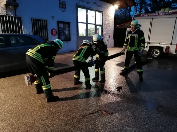 Übung-Leistungsabzeiche-Saugleitung.jpg
